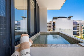 Modern Condo With Infinity Pool, Wifi, Plunge spa & Ocean-view Balcony