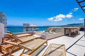 Modern Condo With Infinity Pool, Wifi, Plunge spa & Ocean-view Balcony