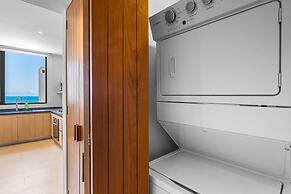 Modern Condo With Infinity Pool, Wifi, Plunge spa & Ocean-view Balcony