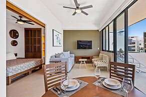 Modern Condo With Infinity Pool, Wifi, Plunge spa & Ocean-view Balcony