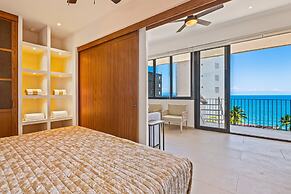Modern Condo With Infinity Pool, Wifi, Plunge spa & Ocean-view Balcony