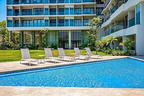 Oceanfront Gem With Bay View Terrace & Direct Sea Access