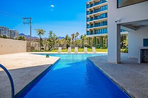 Oceanfront Gem With Bay View Terrace & Direct Sea Access