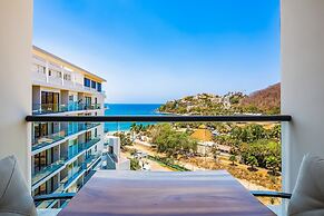 Oceanfront Gem With Bay View Terrace & Direct Sea Access