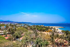 Oceanfront Gem With Bay View Terrace & Direct Sea Access