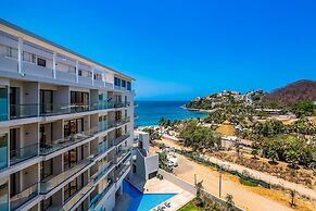 Oceanfront Gem With Bay View Terrace & Direct Sea Access