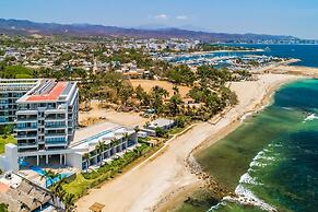 Oceanfront Gem With Bay View Terrace & Direct Sea Access
