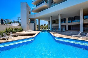 Oceanfront Gem With Bay View Terrace & Direct Sea Access