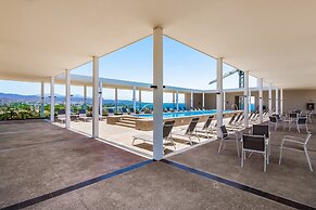 Oceanfront Gem With Bay View Terrace & Direct Sea Access