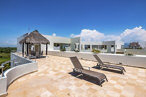 Chic Coastal Condo With Private Balcony, Pool Access & Steps to the Be