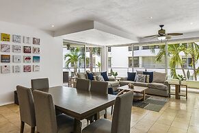 Chic Coastal Condo With Private Balcony, Pool Access & Steps to the Be