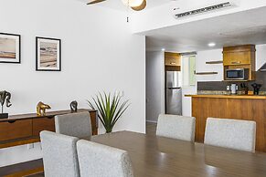 Chic Coastal Condo With Private Balcony, Pool Access & Steps to the Be