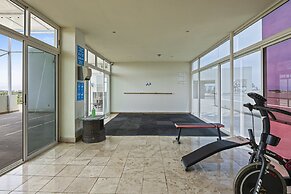 Chic Coastal Condo With Private Balcony, Pool Access & Steps to the Be