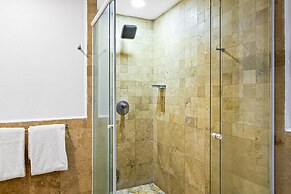 Chic Coastal Condo With Private Balcony, Pool Access & Steps to the Be