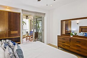 Chic Coastal Condo With Private Balcony, Pool Access & Steps to the Be