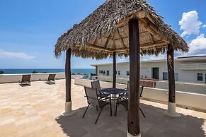 Chic Coastal Condo With Private Balcony, Pool Access & Steps to the Be
