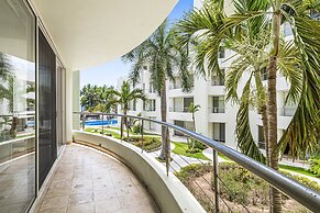 Chic Coastal Condo With Private Balcony, Pool Access & Steps to the Be