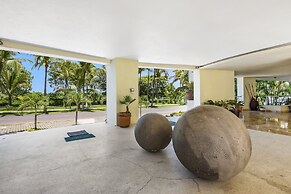 Chic Coastal Condo With Private Balcony, Pool Access & Steps to the Be