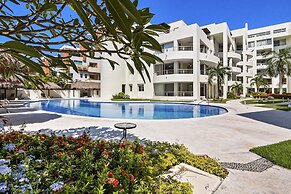 Chic Coastal Condo With Private Balcony, Pool Access & Steps to the Be