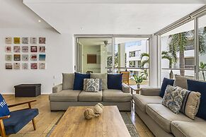 Chic Coastal Condo With Private Balcony, Pool Access & Steps to the Be
