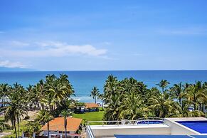 Chic Coastal Condo With Private Balcony, Pool Access & Steps to the Be
