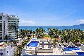 Chic Coastal Condo With Private Balcony, Pool Access & Steps to the Be