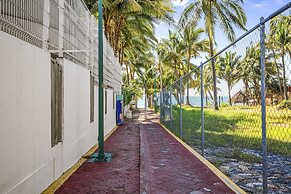 Chic Coastal Condo With Private Balcony, Pool Access & Steps to the Be