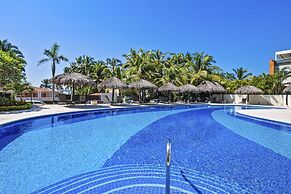 Chic Coastal Condo With Private Balcony, Pool Access & Steps to the Be