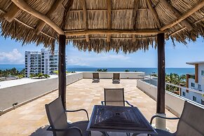 Chic Coastal Condo With Private Balcony, Pool Access & Steps to the Be