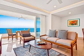 Fantastic Oceanfront Apartment With Balcony, Pool & Central AC