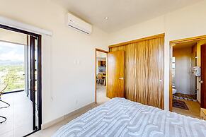 Ocean-view Condo With Infinity Pool, Rooftop Lounge, & Private Balcony