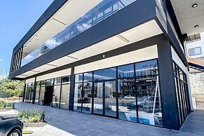 Ocean-view Condo With Infinity Pool, Rooftop Lounge, & Private Balcony