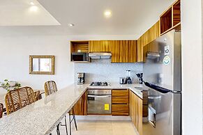 Ocean-view Condo With Infinity Pool, Rooftop Lounge, & Private Balcony