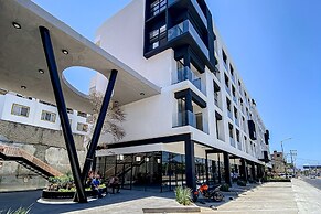 Ocean-view Condo With Infinity Pool, Rooftop Lounge, & Private Balcony