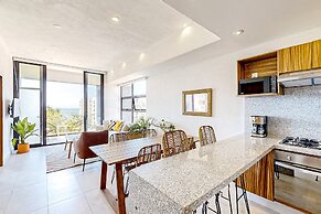 Ocean-view Condo With Infinity Pool, Rooftop Lounge, & Private Balcony