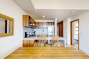 Ocean-view Condo With Infinity Pool, Rooftop Lounge, & Private Balcony