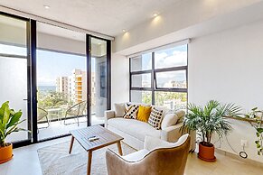 Ocean-view Condo With Infinity Pool, Rooftop Lounge, & Private Balcony