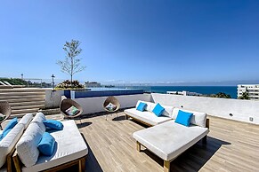 Ocean-view Condo With Infinity Pool, Rooftop Lounge, & Private Balcony