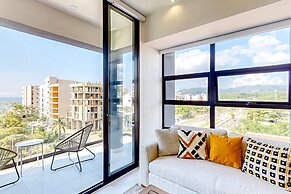 Ocean-view Condo With Infinity Pool, Rooftop Lounge, & Private Balcony