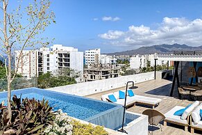 Ocean-view Condo With Infinity Pool, Rooftop Lounge, & Private Balcony