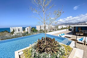 Ocean-view Condo With Infinity Pool, Rooftop Lounge, & Private Balcony