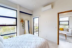 Ocean-view Condo With Infinity Pool, Rooftop Lounge, & Private Balcony