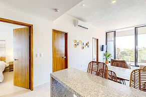 Ocean-view Condo With Infinity Pool, Rooftop Lounge, & Private Balcony