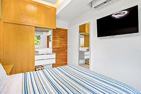 Charming Beach Apartment With Pool and Beach Access, Full Kitchen and 