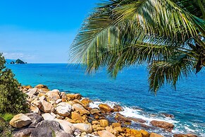 Charming Beach Apartment With Pool and Beach Access, Full Kitchen and 