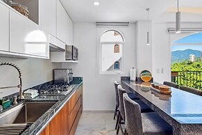 Charming Beach Apartment With Pool and Beach Access, Full Kitchen and 
