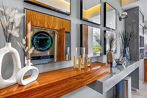 Charming Beach Apartment With Pool and Beach Access, Full Kitchen and 