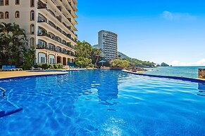 Charming Beach Apartment With Pool and Beach Access, Full Kitchen and 