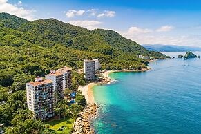 Charming Beach Apartment With Pool and Beach Access, Full Kitchen and 