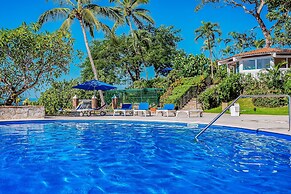 Charming Beach Apartment With Pool and Beach Access, Full Kitchen and 